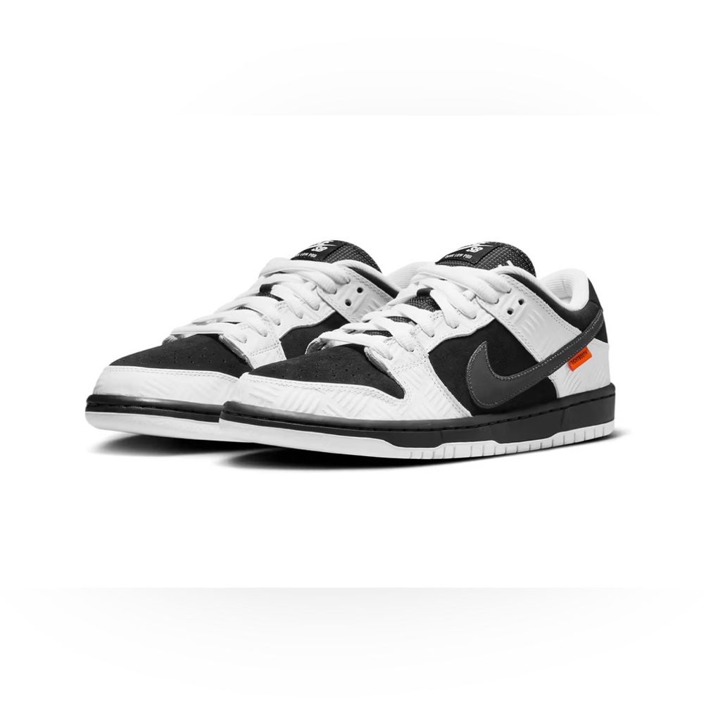 Tightbooth x Nike SB Dunk Low